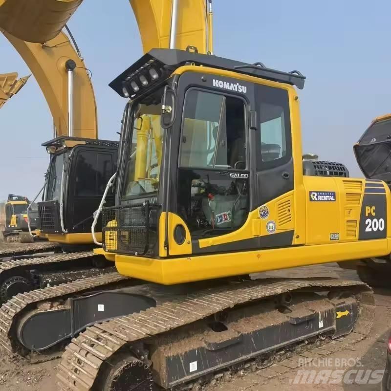 Komatsu PC 200 Gravemaskiner på larvebånd