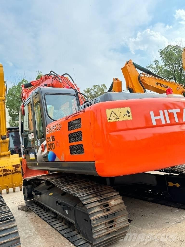 Hitachi ZX 200 Gravemaskiner på larvebånd