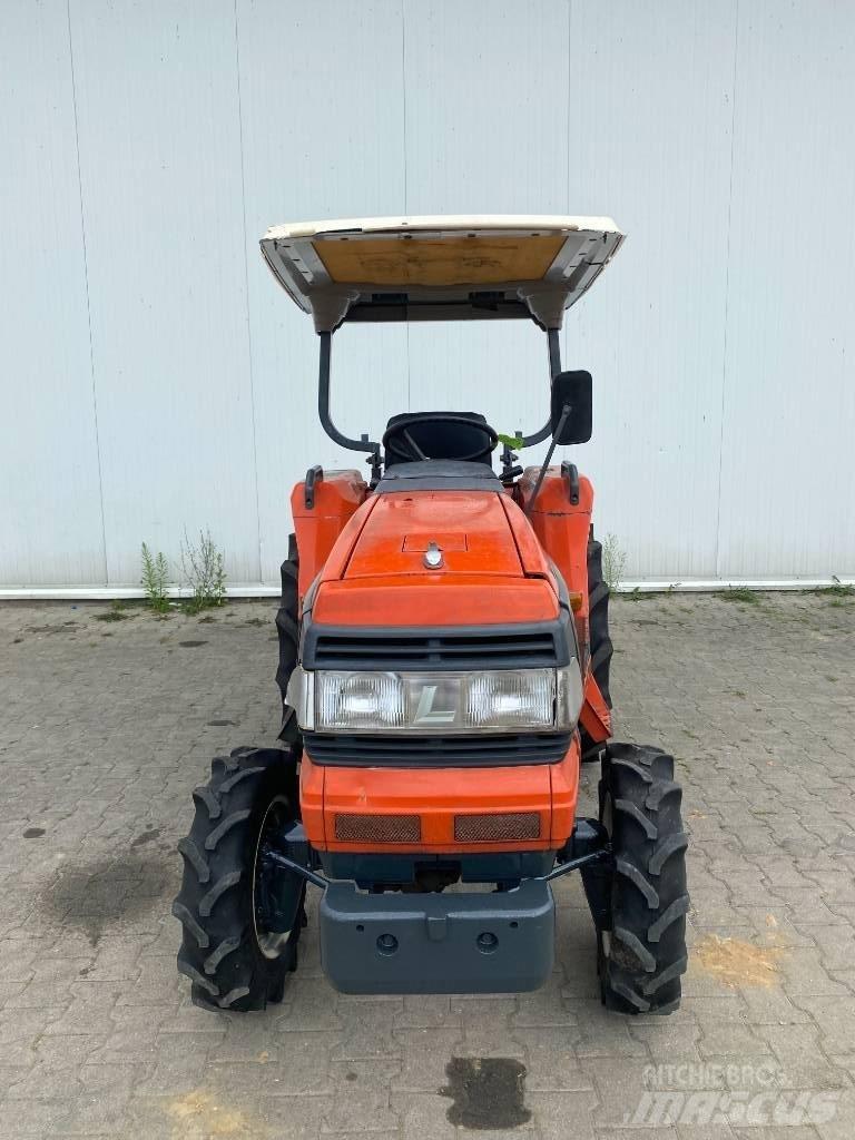 Kubota GL241 Kompakte traktorer