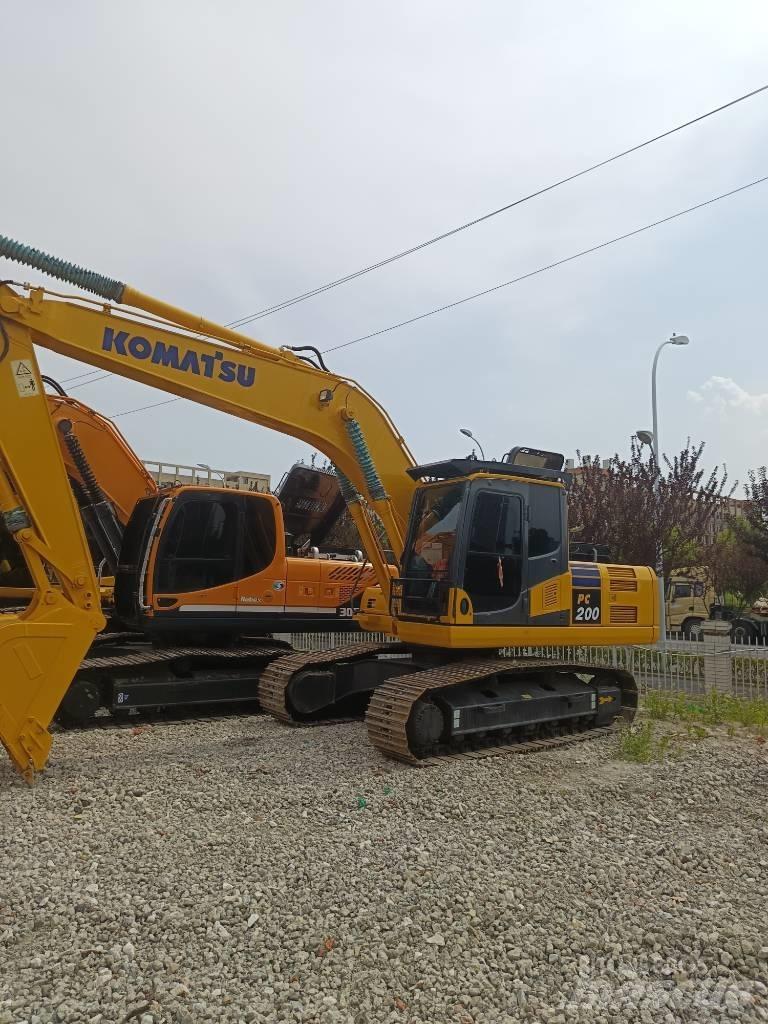 Komatsu PC 200 Gravemaskiner på larvebånd