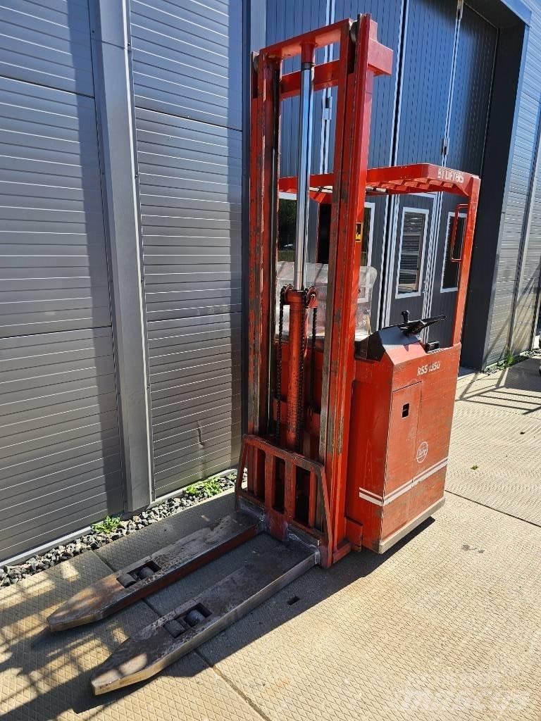 BT RSS 1350 Selvkørende stablere