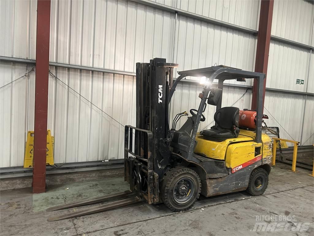 TCM FG25T3 LPG gaffeltrucks