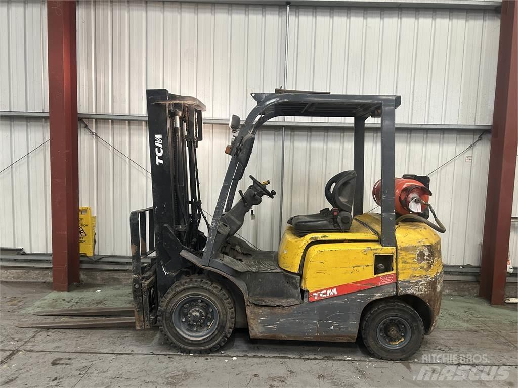 TCM FG25T3 LPG gaffeltrucks