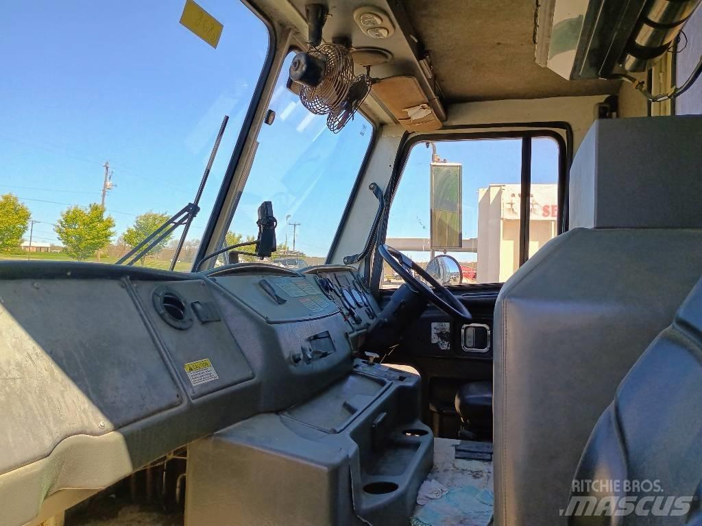  2011 Crane Carrier Renovationslastbiler