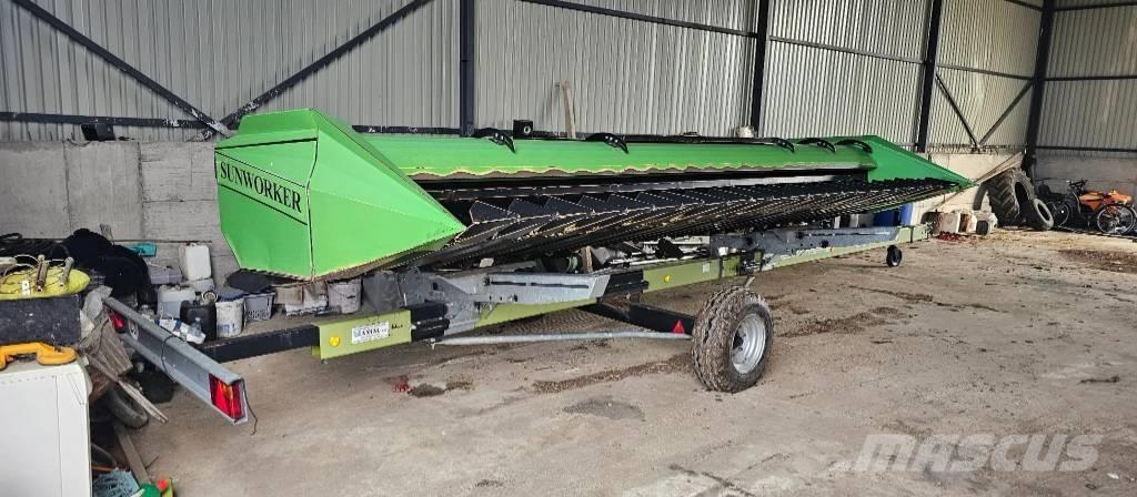 CLAAS Tucano 440 Mejetærskere