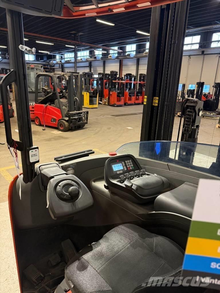 BT truck RRE 200HE Reachtruck