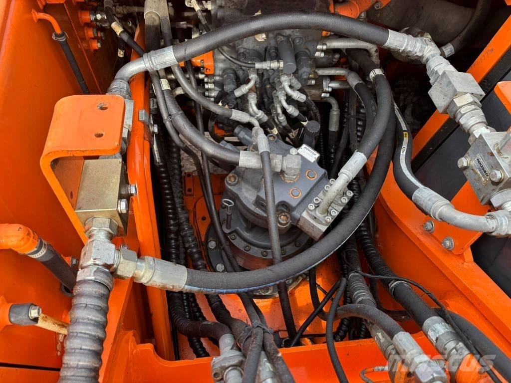 Doosan DX 225 LC Gravemaskiner på larvebånd