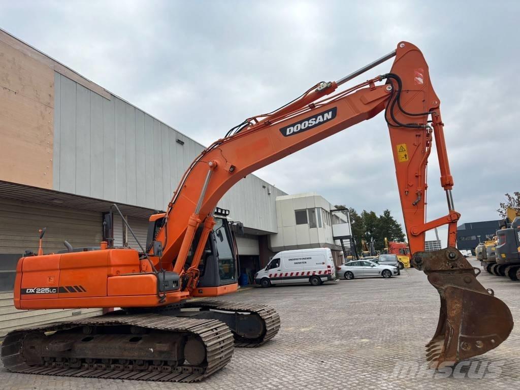 Doosan DX 225 LC Gravemaskiner på larvebånd