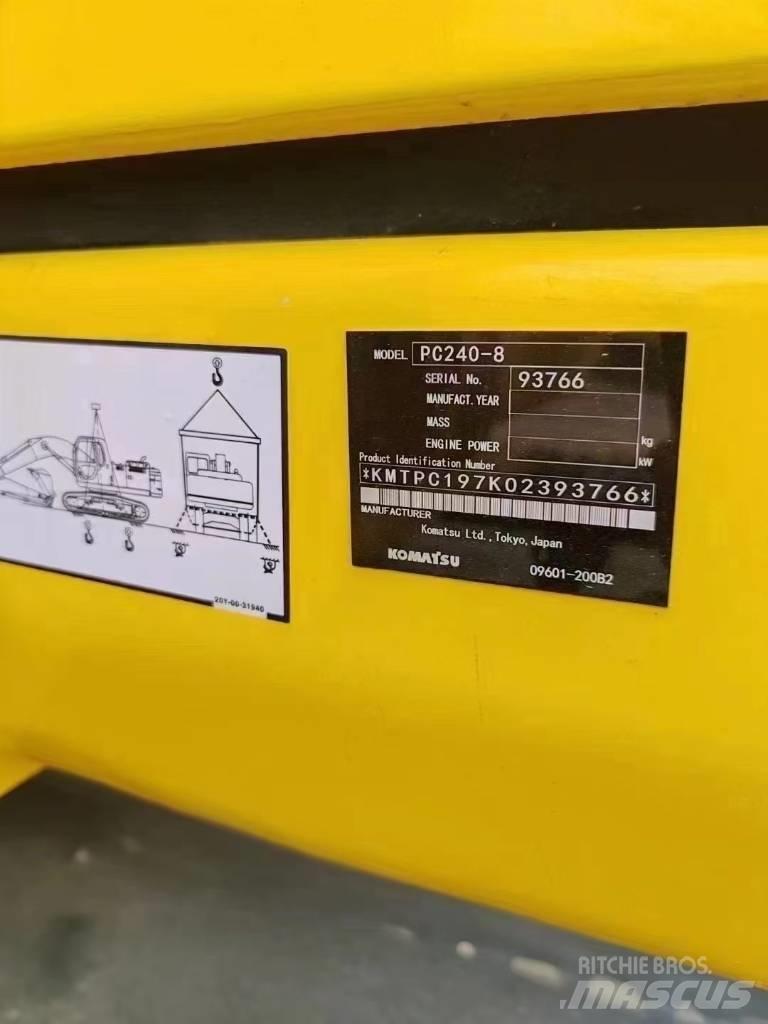 Komatsu 240LC-8 Gravemaskiner på larvebånd