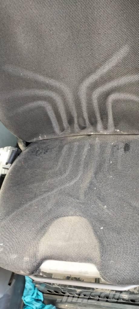 Komatsu PW 200-7 Gravemaskiner på hjul