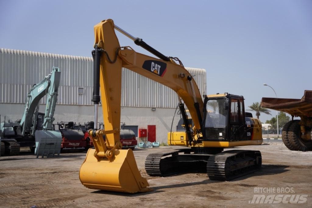 CAT 323D3 Gravemaskiner på hjul