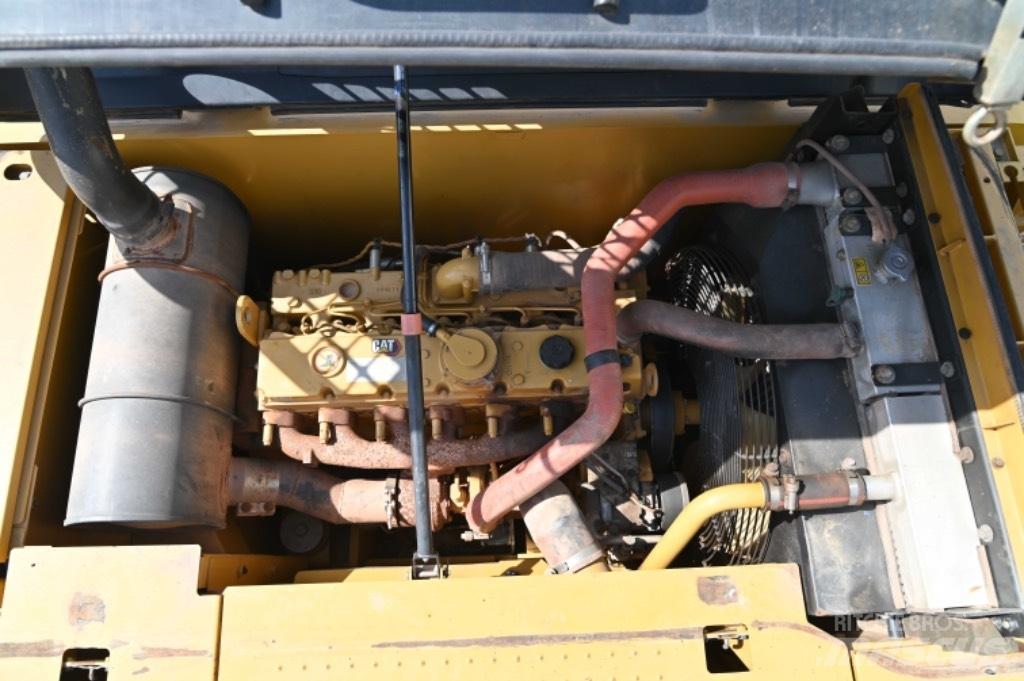 CAT 323D3 Gravemaskiner på hjul
