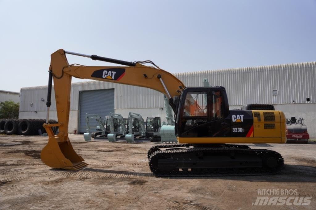 CAT 323D3 Gravemaskiner på hjul
