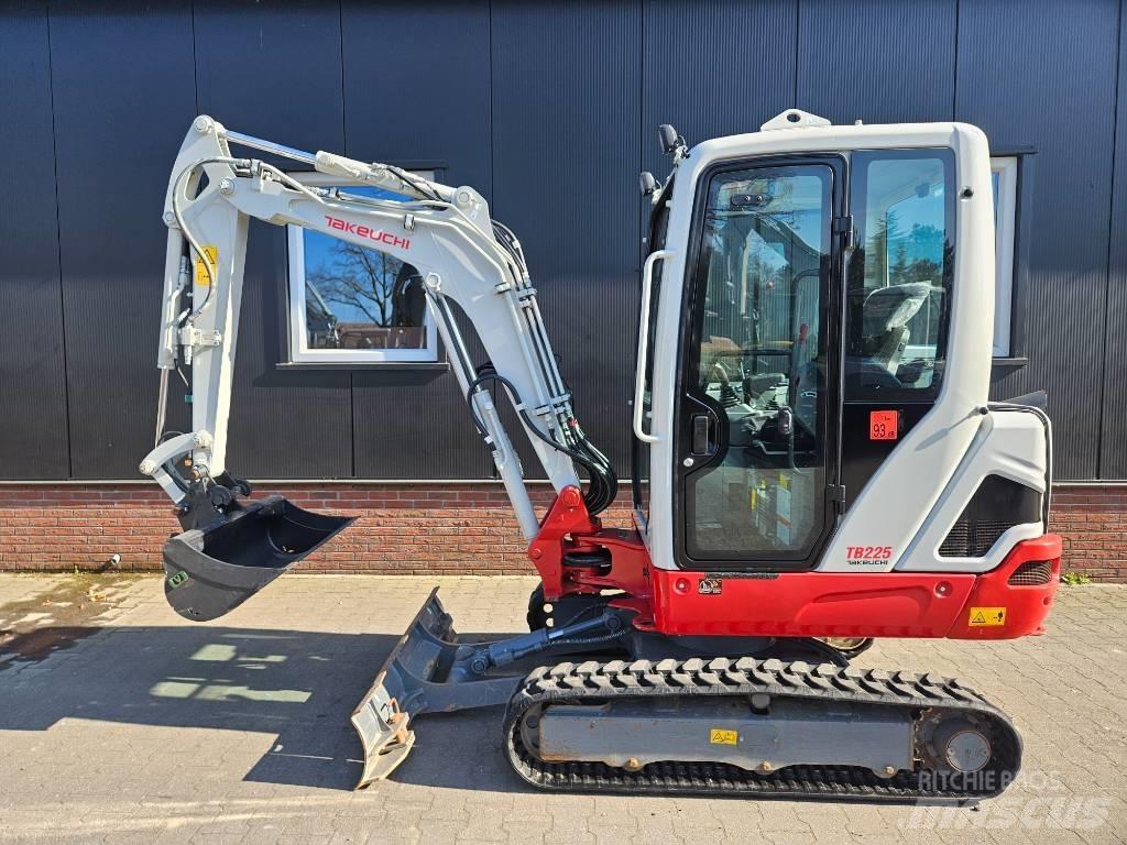 Takeuchi TB 225 Minigravemaskiner