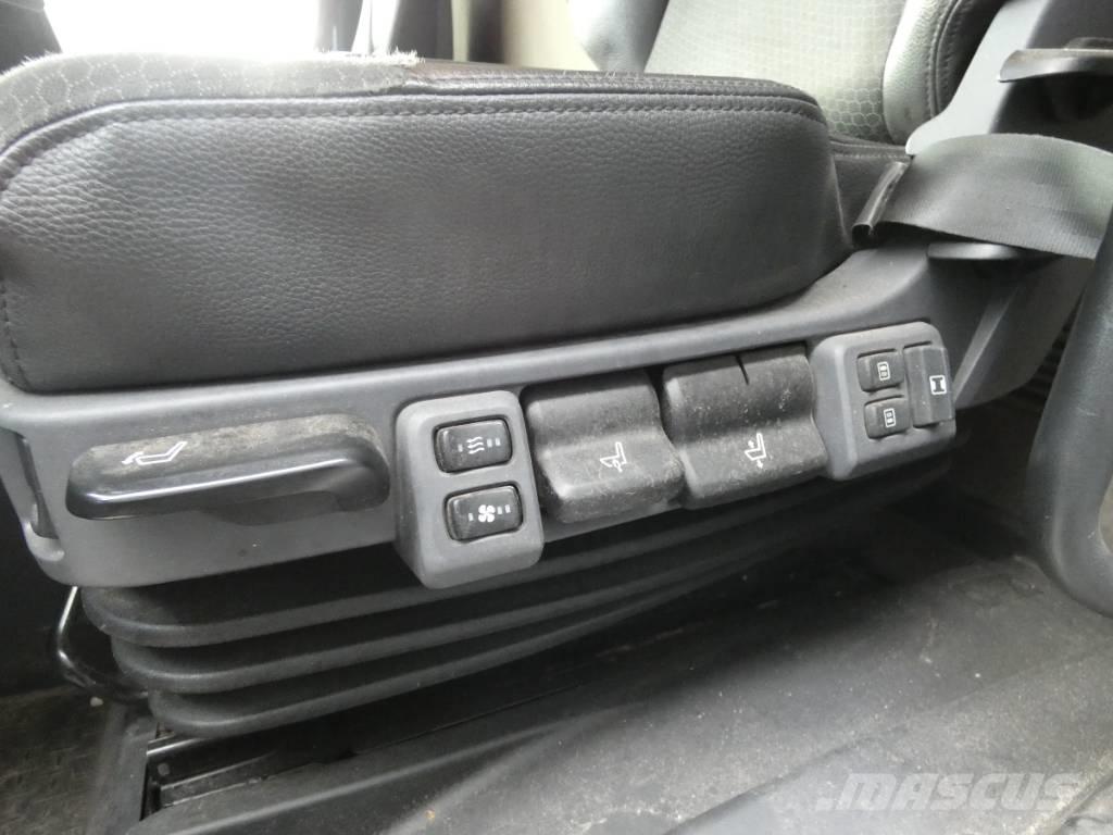 Scania P 250 Lastbil med lad/Flatbed