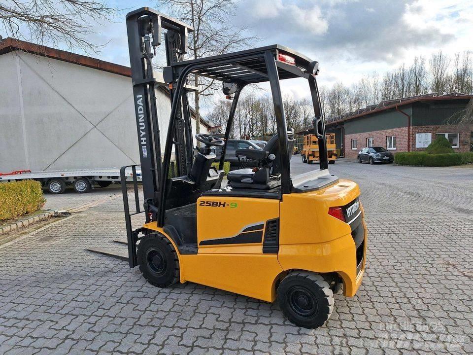 Hyundai 25 BH-9 Entreprenør - Andet