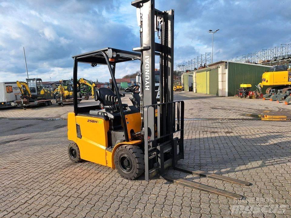 Hyundai 25 BH-9 Entreprenør - Andet