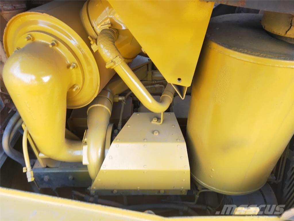 Komatsu D155AX-5 Bulldozer på larvebånd
