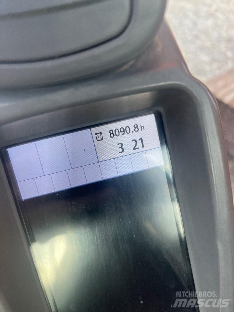 Hitachi ZX 210 Gravemaskiner på larvebånd