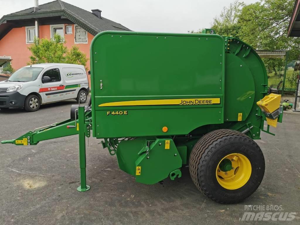 John Deere F440E Rundballe-pressere