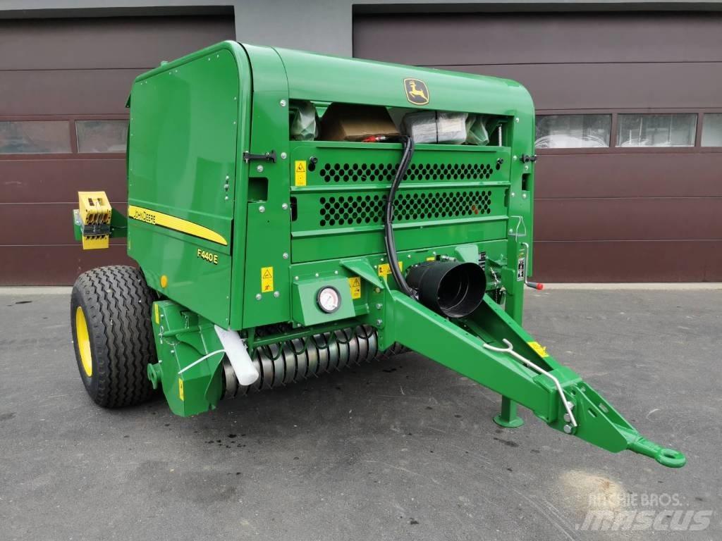 John Deere F440E Rundballe-pressere