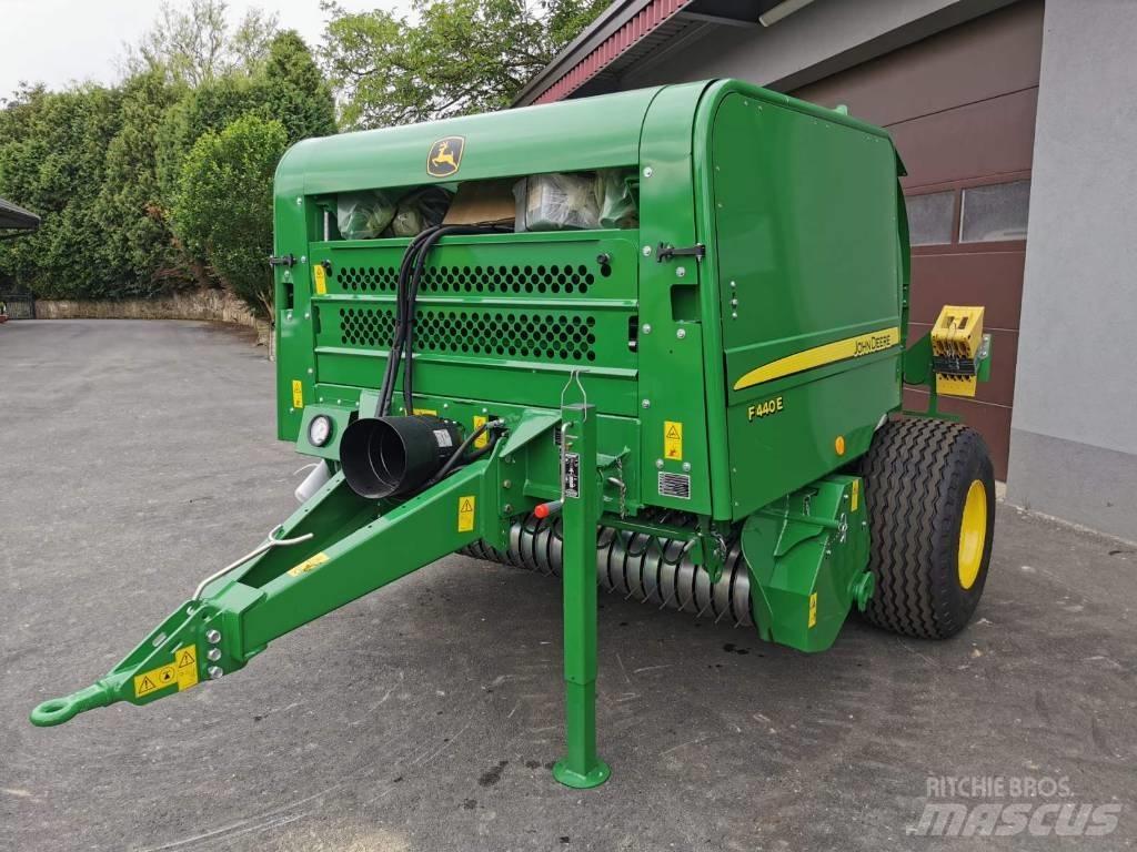 John Deere F440E Rundballe-pressere