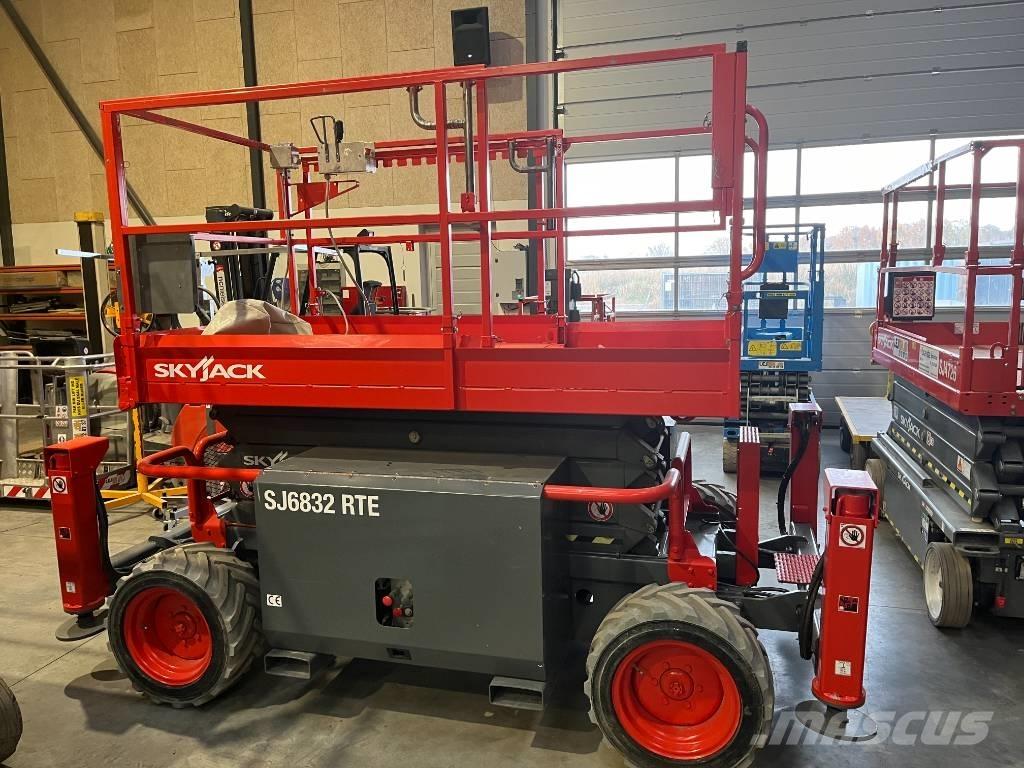 SkyJack SJ 6832 RTE Saxlifte