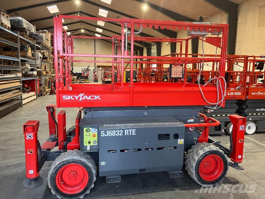 SkyJack SJ 6832 RTE Saxlifte