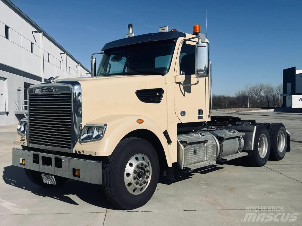 Freightliner 122 SD Trækkere