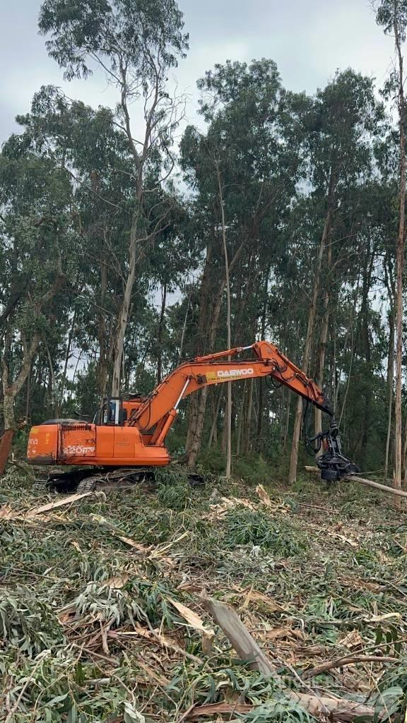 Daewoo 220 Gravemaskiner til skovbrug
