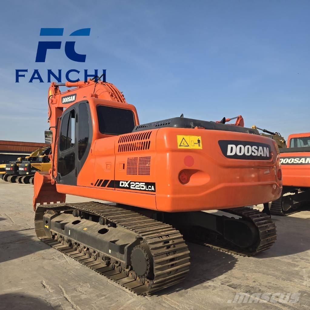 Doosan DX 225 LC Gravemaskiner på larvebånd
