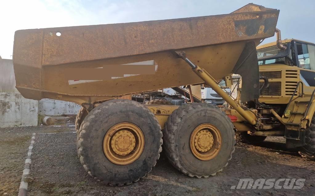CAT 730 Terrængående lastbiler