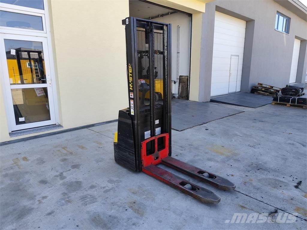 Hyster S1.0E Gaffelstabler med gående fører