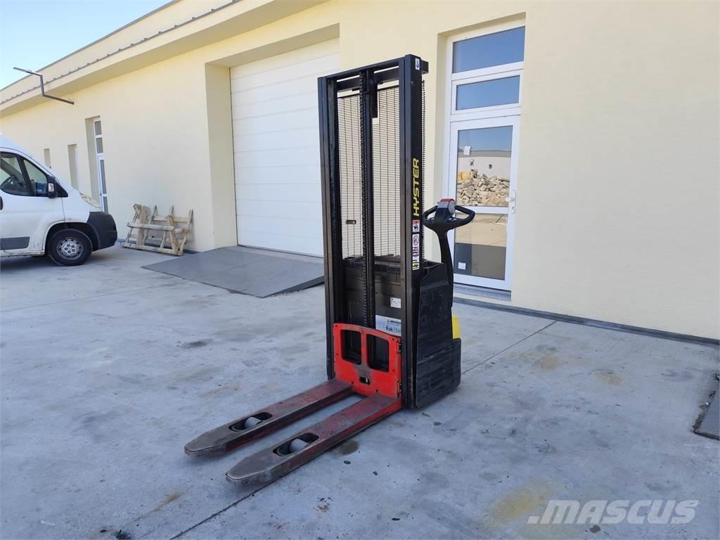 Hyster S1.0E Gaffelstabler med gående fører