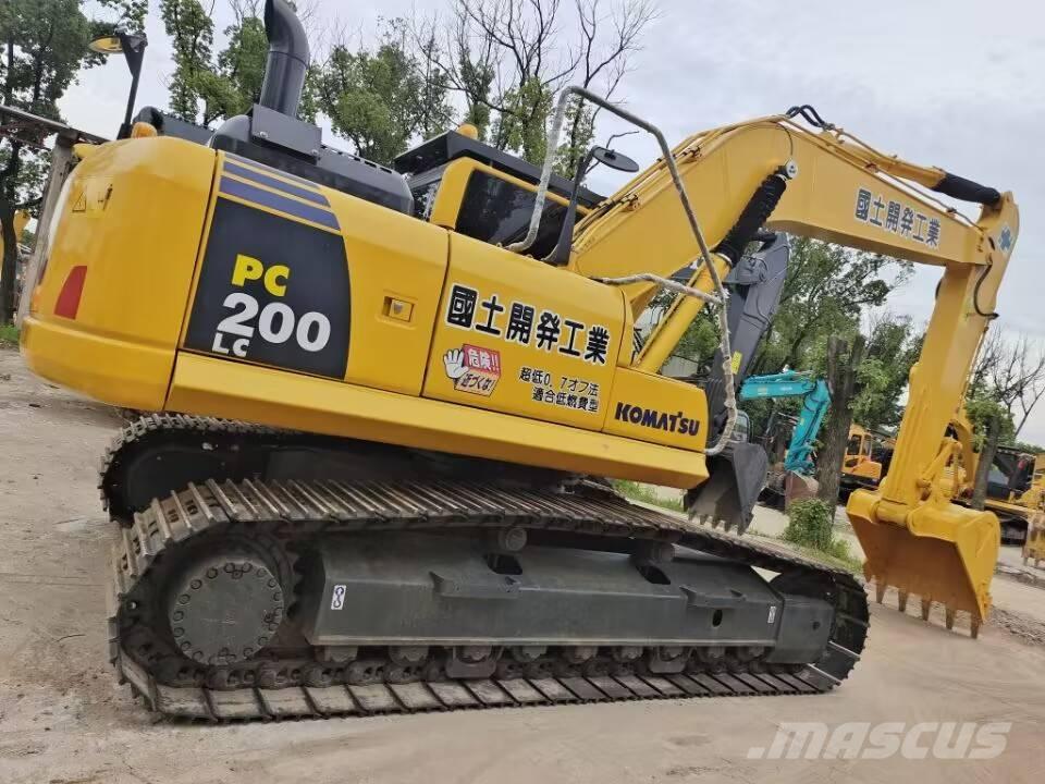 Komatsu PC 200 Gravemaskiner på larvebånd