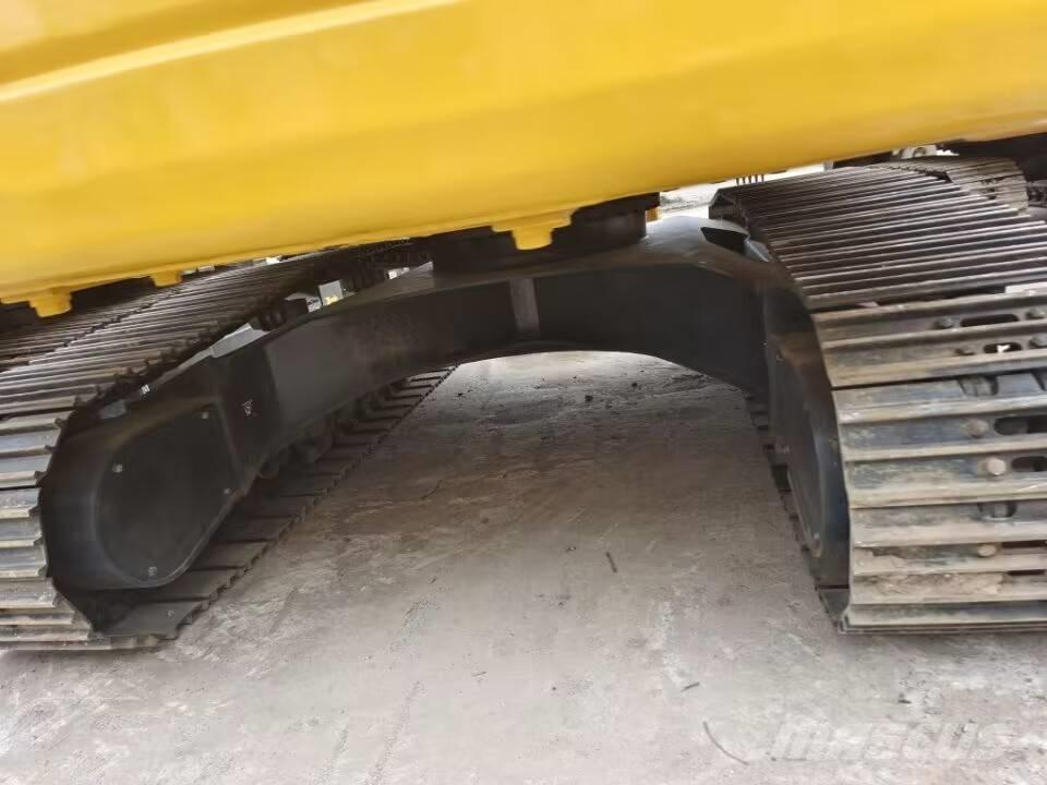 Komatsu PC 200 Gravemaskiner på larvebånd