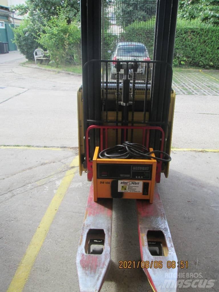 Hyster S1.4iL Gaffelstabler med gående fører