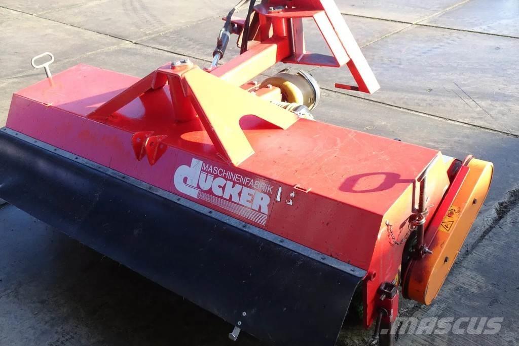 Dücker Veegmachine Fejebiler
