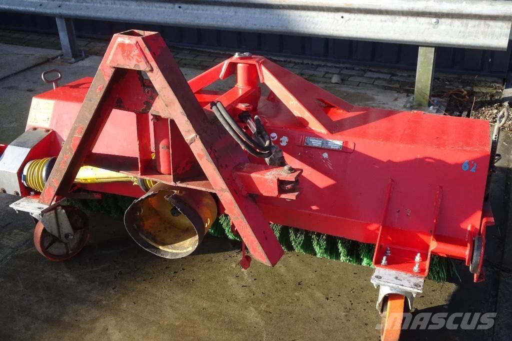 Dücker Veegmachine Fejebiler