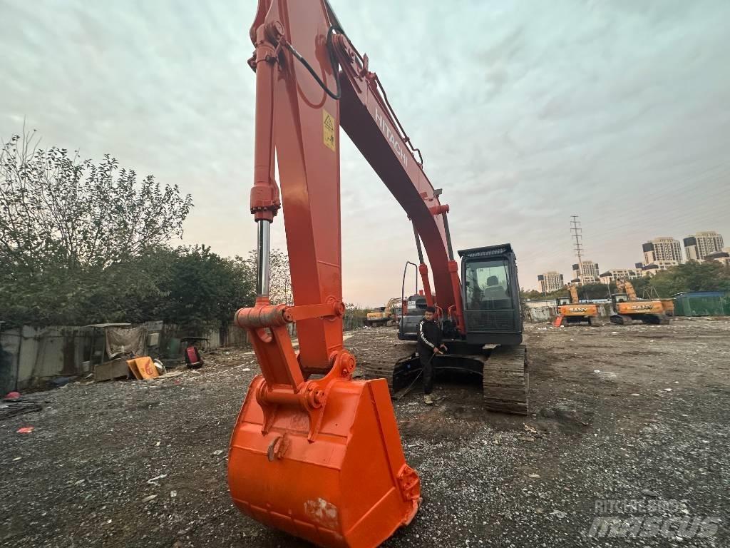 Hitachi ZX 200 Gravemaskiner på larvebånd