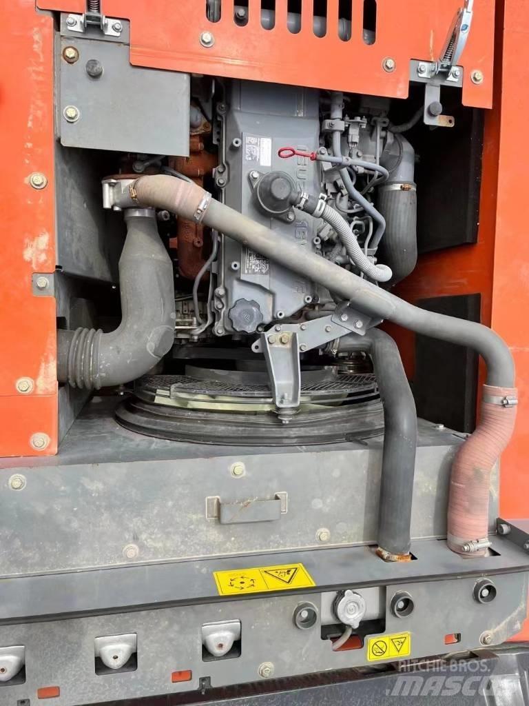 Hitachi ZX 240-3 Gravemaskiner på larvebånd