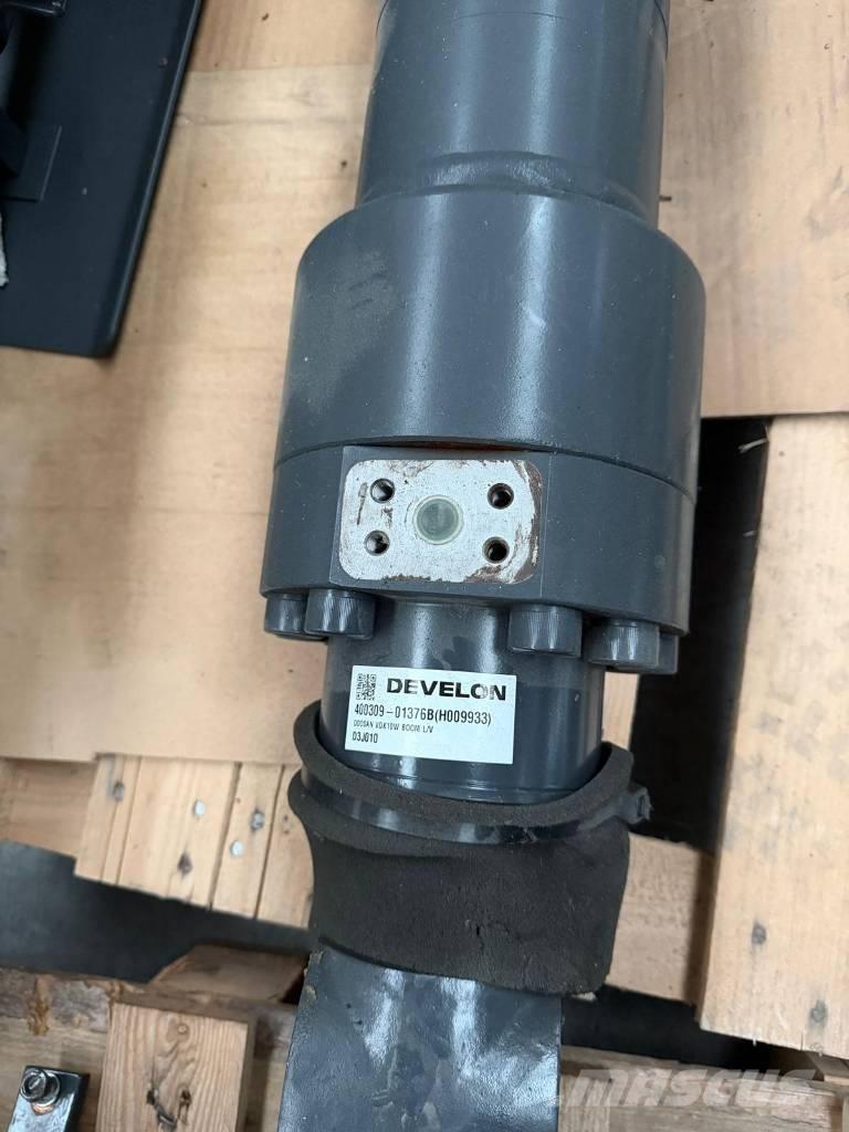 Develon DX 100 W-7 Gravemaskiner på hjul