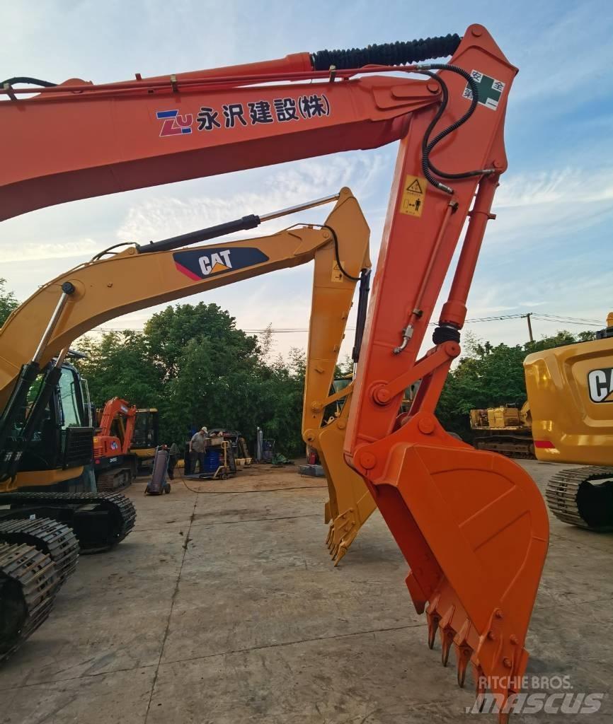 Hitachi ZX 200 Gravemaskiner på larvebånd