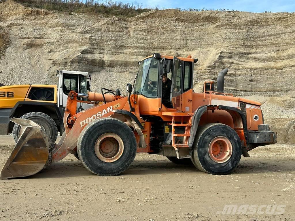 Doosan DL 300 Læssemaskiner på hjul
