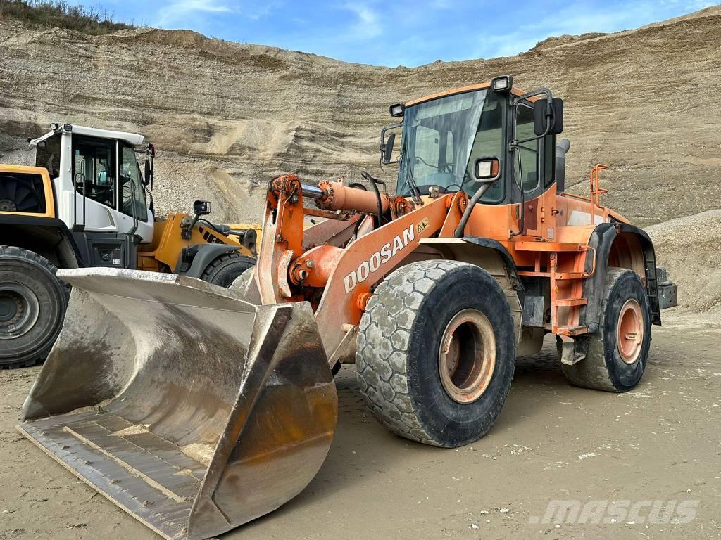 Doosan DL 300 Læssemaskiner på hjul