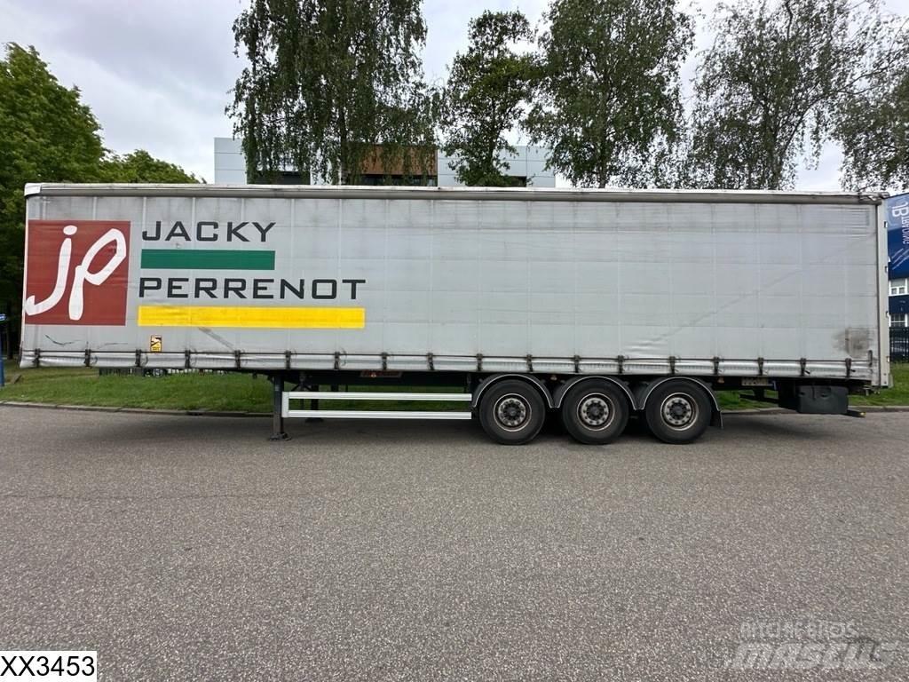 Fruehauf Tautliner Semi-trailer med Gardinsider