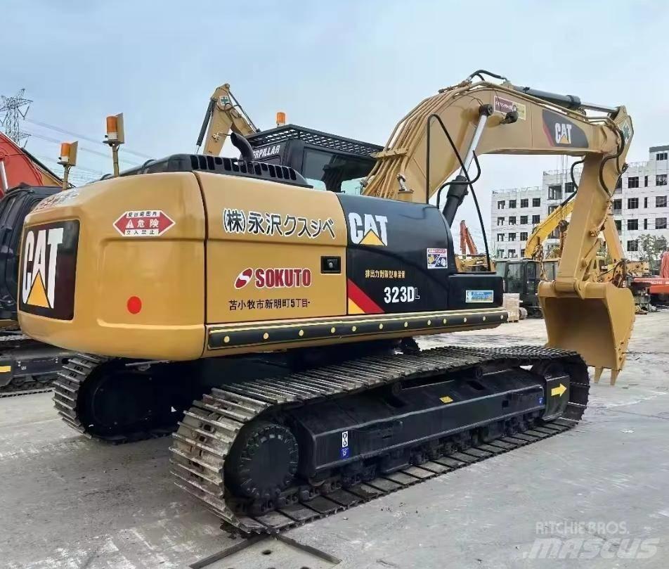 CAT 323 Gravemaskiner på larvebånd