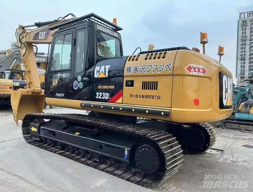 CAT 323 Gravemaskiner på larvebånd