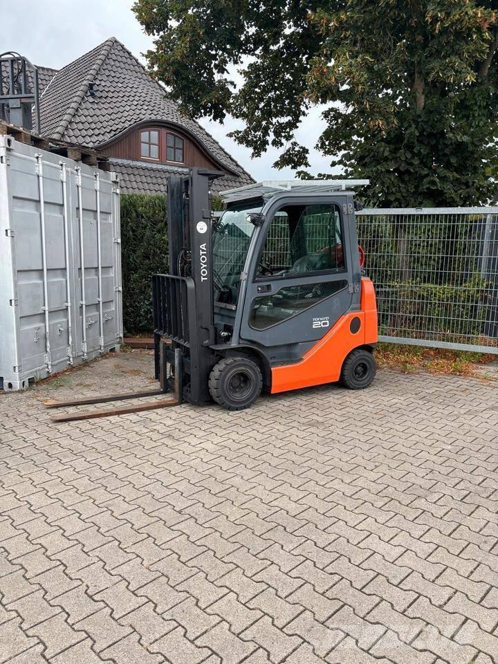 Toyota 8 FGKF 20 LPG gaffeltrucks