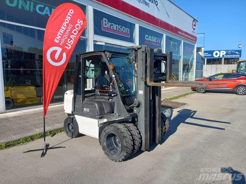 UniCarriers D32 Diesel gaffeltrucks